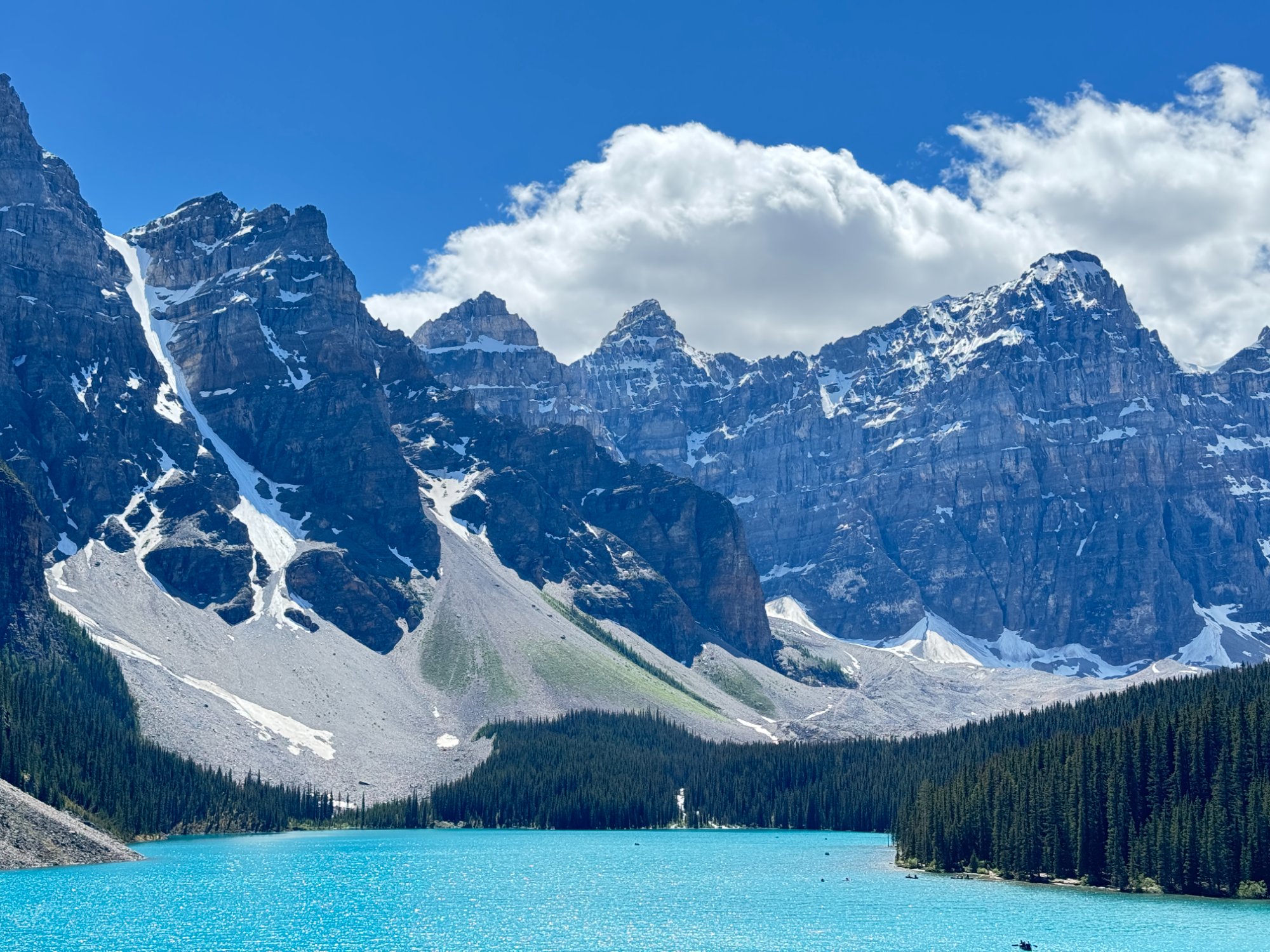 Moraine Lake close view